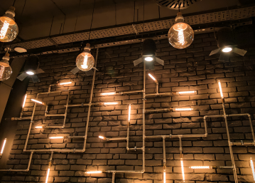 Mecanismos artesanales, minimalistas, iluminación técnica, decorativa y LED